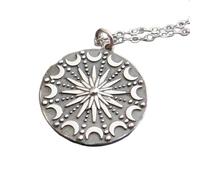 Collana mandala sole e luna in argento sterling 925. Lavorazione intricata dei metalli. Raggi di sole. Ciondolo cielo notturno universo boho bohémien spirituale yoga | con catena da 18 pollici |