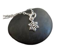 Collana mandala superlotus in argento sterling 925, piccolo e delicato ciondolo a forma di petalo di fiore, ciondolo universo zen, gioielli spirituali boho | con catena da 18 pollici | placcato