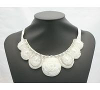 Collana plastron Charlotte de Paris-Le Chicche con rosa e cristalli bianchi