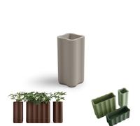 Colonna Fioriera NEBULA in Polietilene è un set di vasi con curve sinuoso e forma ondulata Dimensioni 35x35xh 78 cm Colore Ambra ambra