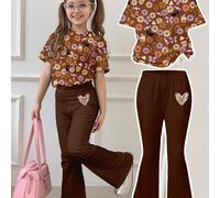 Completo casual da ragazza in due pezzi, maglietta a maniche corte con collo tondo e pantaloni a zampa, con stampa floreale cartoni animati, fiocco e gatto nero, colore cioccolato mocha, adatto per l'