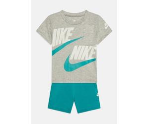 Completo corto Nike baby maglia e pantaloncino set due pezzi bambino casual