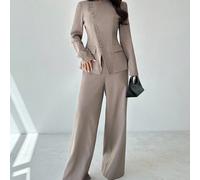 Completo da donna elegante e versatile per l'ufficio e il tempo libero, composto da blazer con bavero asimmetrico e bottoni in vita e pantaloni a vita alta, colore grigio kaki, 2 pezzi, adatto per l'a