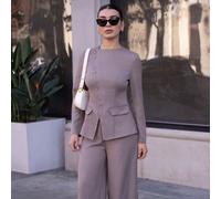 Completo da donna elegante e versatile per l'ufficio e il tempo libero, composto da blazer con bavero asimmetrico e bottoni in vita e pantaloni a vita alta, colore grigio kaki, 2 pezzi, adatto per l'a