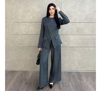 Completo da donna elegante e versatile per l'ufficio e il tempo libero, composto da blazer con bavero asimmetrico e bottoni in vita e pantaloni a vita alta, colore grigio cachi, 2 pezzi L,M,S,XSColore