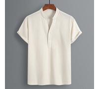 Completo da uomo composto da: Camicia a mezza apertura con scollo a V e colletto a chicco di mais, in materiale traspirante e delicato sulla pelle; Pantaloncini con taschino finto, coulisse e design a