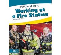 Connor Stratton Working at a Fire Station (Copertina rigida) People at Work