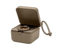 Contenitore per ciuccio BIBS con cordino. Supporto per ciuccio e contenitore per la sterilizzazione. Materiale approvato per uso alimentare 100% senza BPA. Prodotto in Danimarca. Dark Oak