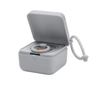 Contenitore per ciuccio BIBS con cordino. Supporto per ciuccio e contenitore per la sterilizzazione. Materiale approvato per uso alimentare 100% senza BPA. Prodotto in Danimarca. Cloud