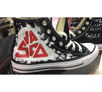 Converse all Star personalizzate disegnate con pittura Vasco Rossi 'E' tutto un.