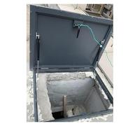 Copertura per porta in metallo nero per soffitta e cantina, con supporto idraulico, pannello di accesso per sollevamento verso l'alto (96,5 x 73,7 cm), soluzione di uscita durevole e sicura