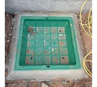 Coperture quadrate per pozzetti per uso esterno, da 40 x 40 cm a 80 x 80 cm, resistente, con telaio e base, design portatile con foro di trazione (70 x 70 cm)