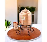 Copper-Master Distributore di acqua martellata da 5 litri (matka/pot), contenitore con 1 vetro di rame e supporto in rame puro e benefici ayurvedici per la salute (5000 ml)