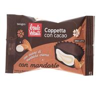 Coppetta con cacao con cuore di morbida crema con mandorle