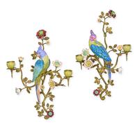 Coppia di applique da parete in porcellana con due rami e montatura in bronzo re