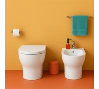 Coppia di sanitari bagno filo muro scarico traslato Azzurra Ceramica | Pratica