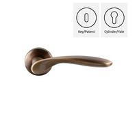 Coppia maniglie maniglia per porte interne mod. PRALI in ottone, design classico
