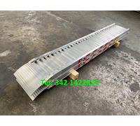 COPPIA RAMPE ALLUMINIO LUNGHEZZA 2,5 METRI PORTATA MASSIMA 1700 KG CON BORDI
