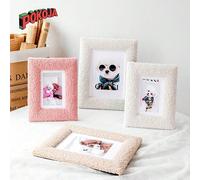 Cornice portafoto in peluche - Una cornice fotografica quadrata realizzata in tessuto morbido e confortevole. Questa cornice è adatta per un'elegante decorazione domestica quando appesa alla parete o 