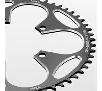 Corona singola a denti larghi e stretti, progettata per bici da strada, presenta una robusta struttura in lega di alluminio e compatibilità con velocità (52T)