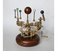 Cosmos Museum Orrery artigianale in ottone e acciaio - Modello funzionale del sistema solare | Elegante decorazione celeste e regalo per gli amanti dello spazio