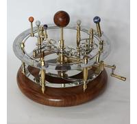 Cosmos Museum Orrery - Modello di sistema solare meccanico artigianale con Terra, Marte e Lune | Decorazione vintage di lusso | Capolavoro celeste per appassionati di astronomia, collezionisti e