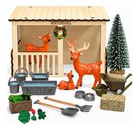 COUOCRE Set completo di gnomi natalizi, accessori per gnomo con stalla delle renne, 3 renne, stalla in legno, presepe per mangime, palle da fieno, carriola e accessori in miniatura per porta degli