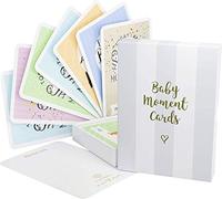 COZY HEDGEHOG, biglietti Baby Milestone e scatola dei ricordi, 40 biglietti con foto che ricordano momenti particolari, unisex, inclusa la gravidanza e marcatori dell’età, regalo perfetto per feste di nascita, con un design originale dai colori pastello
