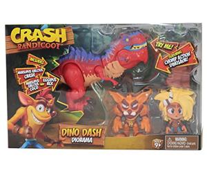Crash Bandicoot Bandai Dino Dash Diorama | Il set da gioco include 2 personaggi da collezione Crash e Coco da 6 cm e un giocattolo dinosauro Chomp Action basato su videogiochi | Ottimo giocattolo