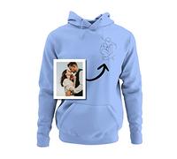Crea la Tua Felpa Ricamata Personalizzata con la Tua Foto stupisci Il Tuo Lui o lei per San Valentino, Ideale Come Idea Regalo Originale. Una Morbida Felpa Unisex con Cappuccio Ricamata in Italia.