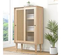 Credenza in legno alta 100 cm con ante a doghe in plastica e ante scorrevoli in vetro, con 6 scomparti dietro le porte.