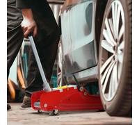 Cric Idraulico a Basso Profilo, Cric per Auto in Acciaio Rinforzato con Capacità 2.5 Tonnellate, Sollevamento 8-38cm, Rosso Rendi più facile la manutenzione dell'auto con il cric idraulico HOMCOM ultr