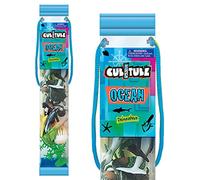 Cubitube - Oceano di Deluxebase. 11 Piccole Statuette di Animali Marini e Accessori per il Gioco. Tubo di plastica riutilizzabile per riporre le mini repliche degli animali dell’oceano.