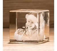 Cubo di Cristallo Personalizzato con Foto - Incisione 3D a Laser - Idea Regalo Personalizzabile con Fotografia e Scritta, per Famiglia, Regalo Laurea, Nozze, Fidanzati, San Valentino - C50 5x5x5 cm