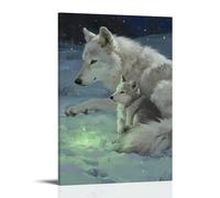 Cuccioli di lupo che si nascondono tra le braccia della madre, luce verde tremolante nella notte innevata, con lupi che ululano in lontananza, decorazione da parete alla moda - poster artistico da