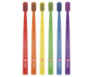 Curaprox Spazzolino manuale Rainbow Limited Edition/Ultra-Morbido per gengive e denti sensibili/Confezione da 6 / Design colorato/Made in Switzerland