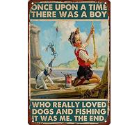Curteny Targa in metallo retrò con scritta in inglese "There was a boy who lied dogs and fishing very much". Interessante targa in alluminio per casa, caffetteria, cucina, WC, parete, stile Art Déco