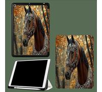 Custodia Cover per iPad 10 Generazione 2022 iPad 10,9" con portapenne, Cover Tablet Sottile con Retro in Morbido TPU con Auto Svegliati/Sonno Cavallo Marrone Foresta Animali-Marrone