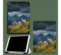 Custodia per iPad 6ª/5ª gen 2018/2017 9,7", cover protettiva sottile e leggera con portapenne, supporto a tre ante e funzione sospensione/riattivazione automatica,Pecore Montagne