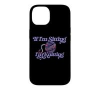 Custodia per iPhone 14 Illustrazione viola If I'm sitting I'm Knitting Yarn Ball