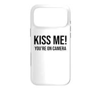 Custodia per iPhone 17 Pro Max Im Just Here for the Kiss Cam Show Kiss Me Youre On Camera