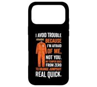 Custodia per iPhone 17 Pro Max Tuta arancione con scritta "I avoid Trouble Because I'm Afraid Of Me"