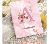 Custodia protettiva per tablet personalizzabile con lettera rosa, supporto per stilo e supporto pieghevole a tre ante, compatibile con iPad Mini 4/5/6/7, 9.7" (2017/2018), 10.2" (7a-9a gen), Air (3a-6