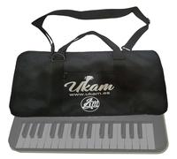 Custodia UKAM senza imbottitura con borsa per mini-tastiere 32 note, compatibile con: Casio SA46/SA47, SA-50/SA-51, OQAN QKB32 e KURZWEIL KP10. Dimensioni: 47 x 25 x 7 cm, realizzata in Spagna (con