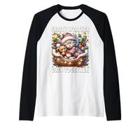 Cute Winter Cat Cuddle with Teddy Bear Cozy Christmas Vibes Maglia con Maniche Raglan
