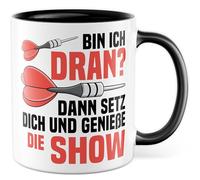 Darts Tazza con scritta - Regalo Bin ich dran? Dann setz dich und genieße die Show - Tazza da caffè 330 ml in ceramica - Dart Hobby Friends Ufficio