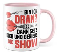 Darts Tazza con scritta - Regalo Bin ich dran? Dann setz dich und genieße die Show - Tazza da caffè 330 ml in ceramica - Dart Hobby Friends Ufficio
