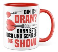 Darts Tazza con scritta - Regalo Bin ich dran? Dann setz dich und genieße die Show - Tazza da caffè 330 ml in ceramica - Dart Hobby Friends Ufficio