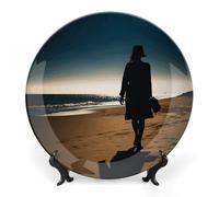 DDTKLSNV Piatto decorativo in porcellana Bone China con donna che cammina sulla spiaggia, piatto decorativo in ceramica con espositore decorativo da parete in ceramica per casa e ufficio, decorazione