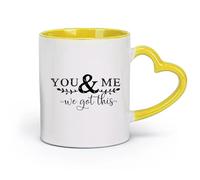 DEBINGY ceramica Tazze per casa e ufficio Citazioni di coppia Tu ed io Abbiamo questo ospite Mr. And Mrs. （11oz/320ml） e adatte al microonde Giallo